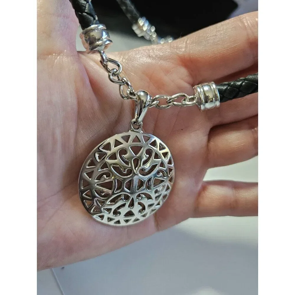 Premier Designs pretty necklace